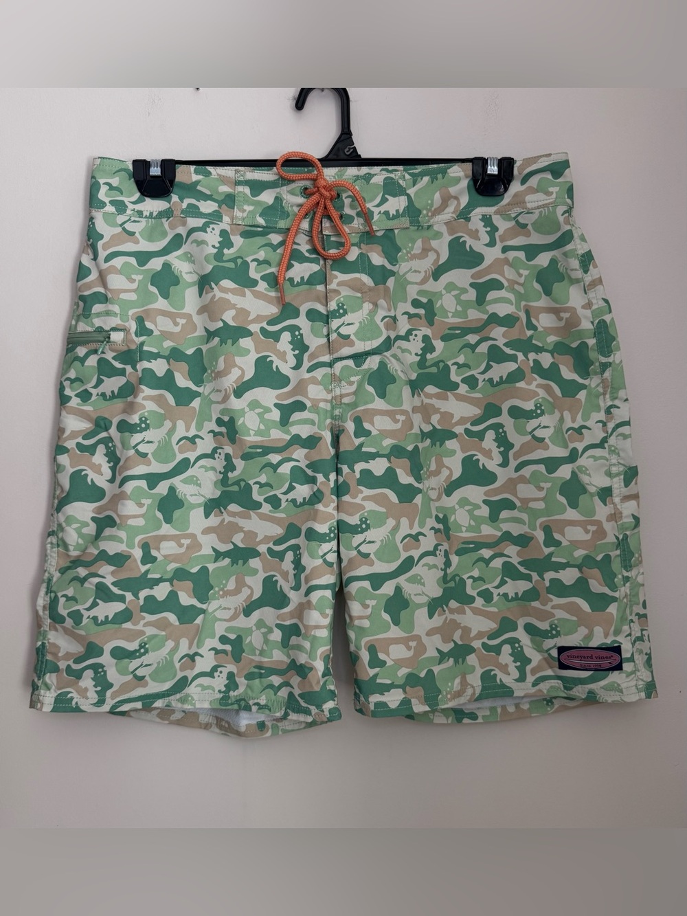 Vineyard Vines Men’s Size 34 Swim Trunks Green Camo Ocean Animal Print